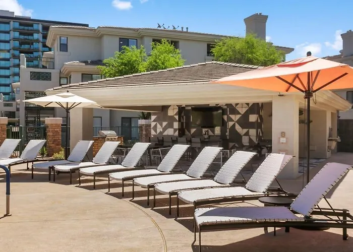 2br Cozysuites At Kierland Commons With Pool #07