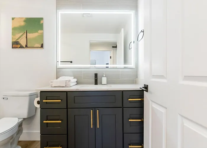 2br Cozysuites At Kierland Commons With Pool #07 *