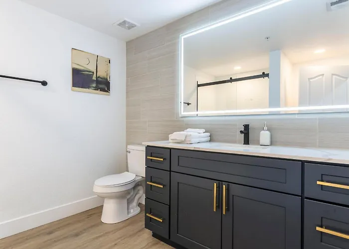 Apartment 2br Cozysuites At Kierland Commons With Pool #07