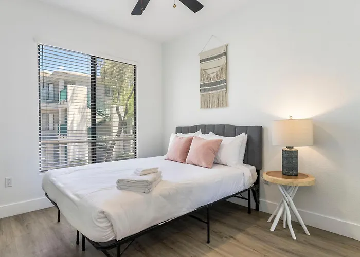 Apartment 2br Cozysuites At Kierland Commons With Pool #07